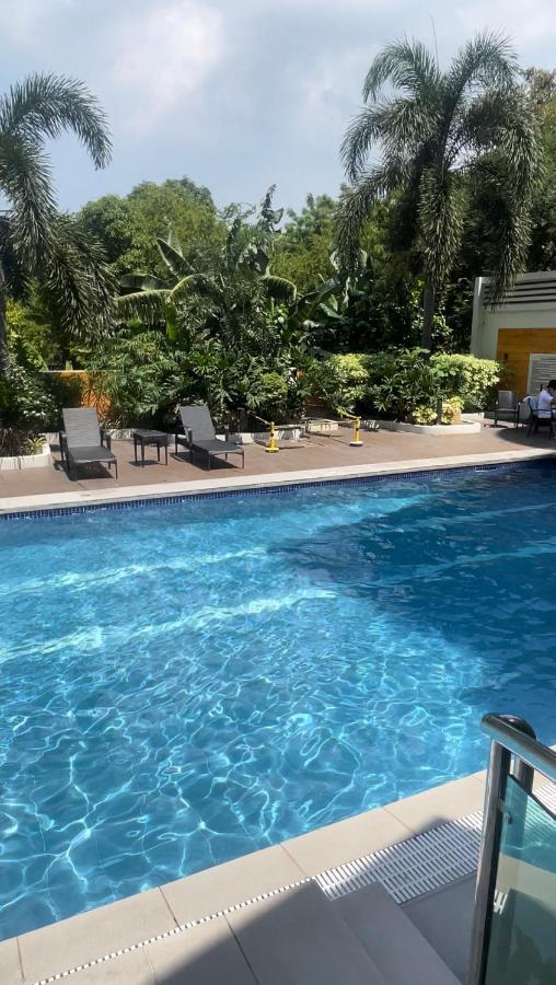 Lancris Residences 2 Bedroom Entire Apartment Near Airport With Pool Paranaque City Exterior photo